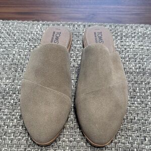 Toms suede Jade mules

Like new!!